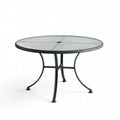 Gartentisch Ø 107 cm Metall Glas Schwarz Rund mit Sonnenschirmöffnung